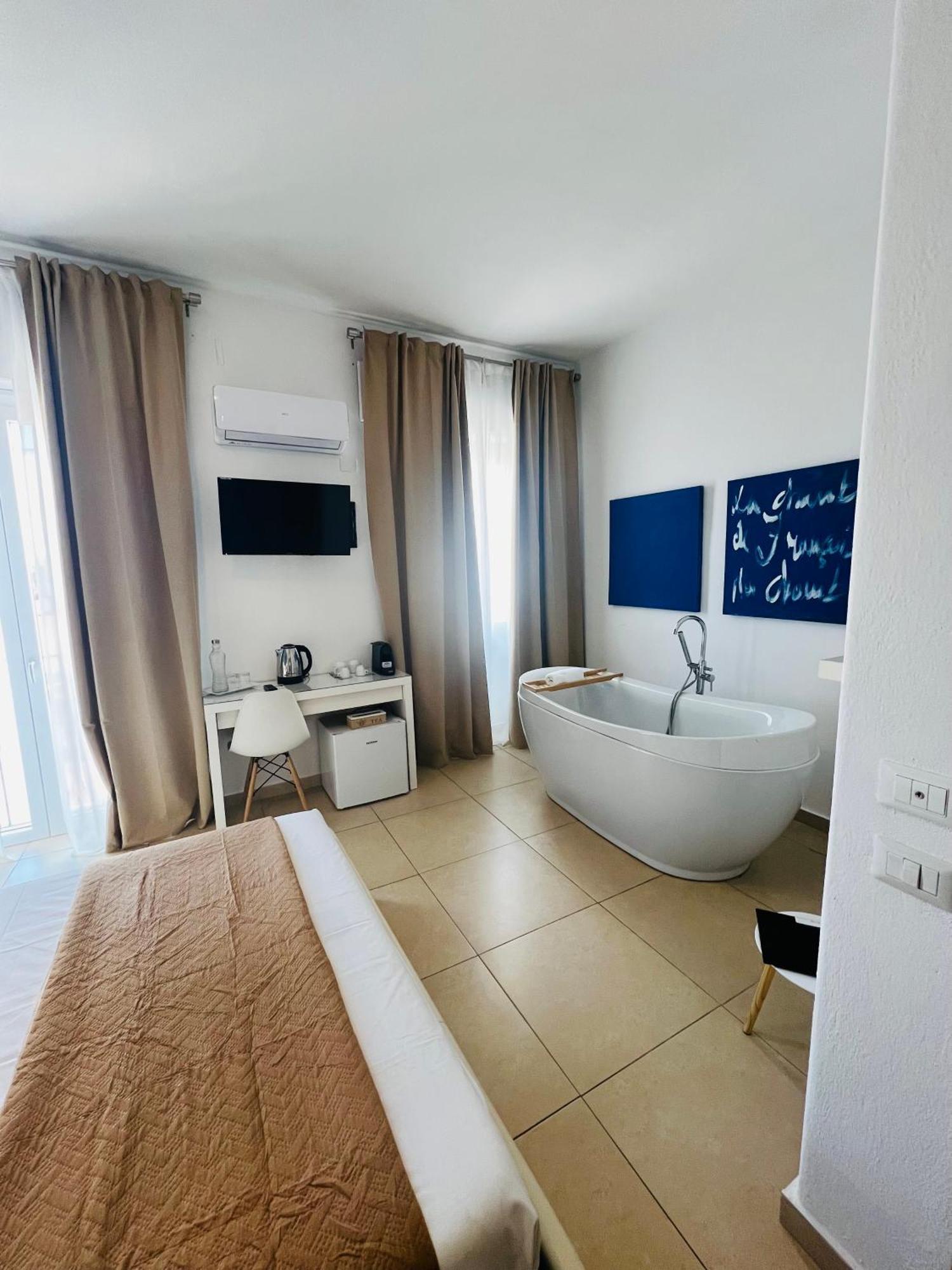 Les Chambres De Francoise Guest House Olbia Exterior foto
